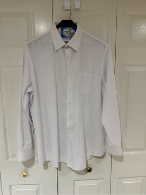Van Heusen Men's Regular Fit Wrinkle-Free White Dress Shirt